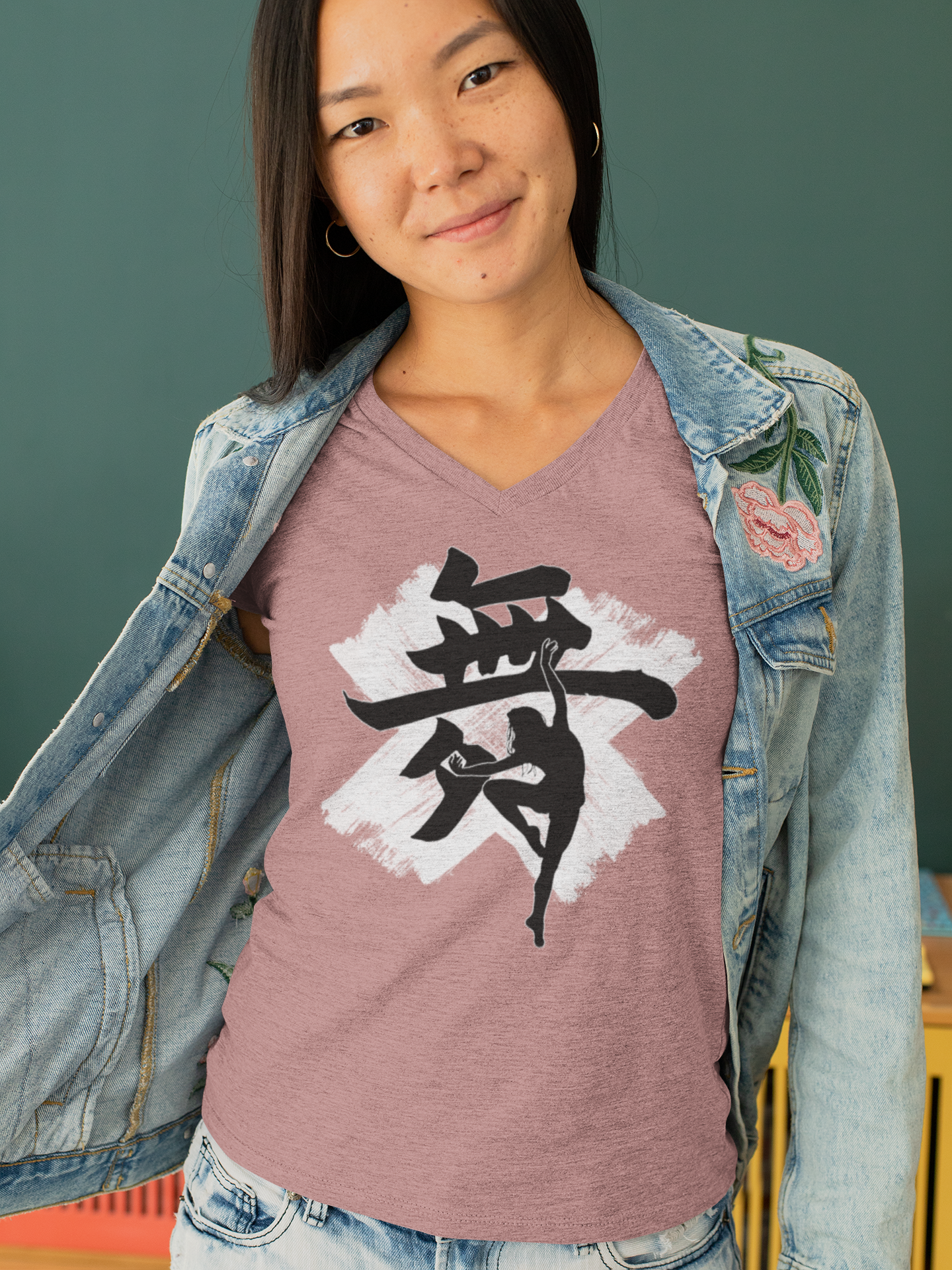 DANCE | MAI 舞 V-NECK WOMEN'S RELAXED FIT TEE